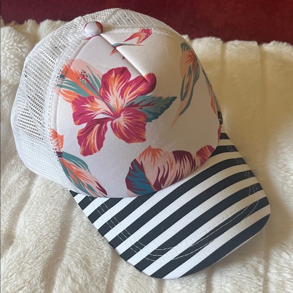 Roxy Accessories - Roxy Tropical Print Trucker Hat